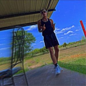 Meet your Posher, Dakota